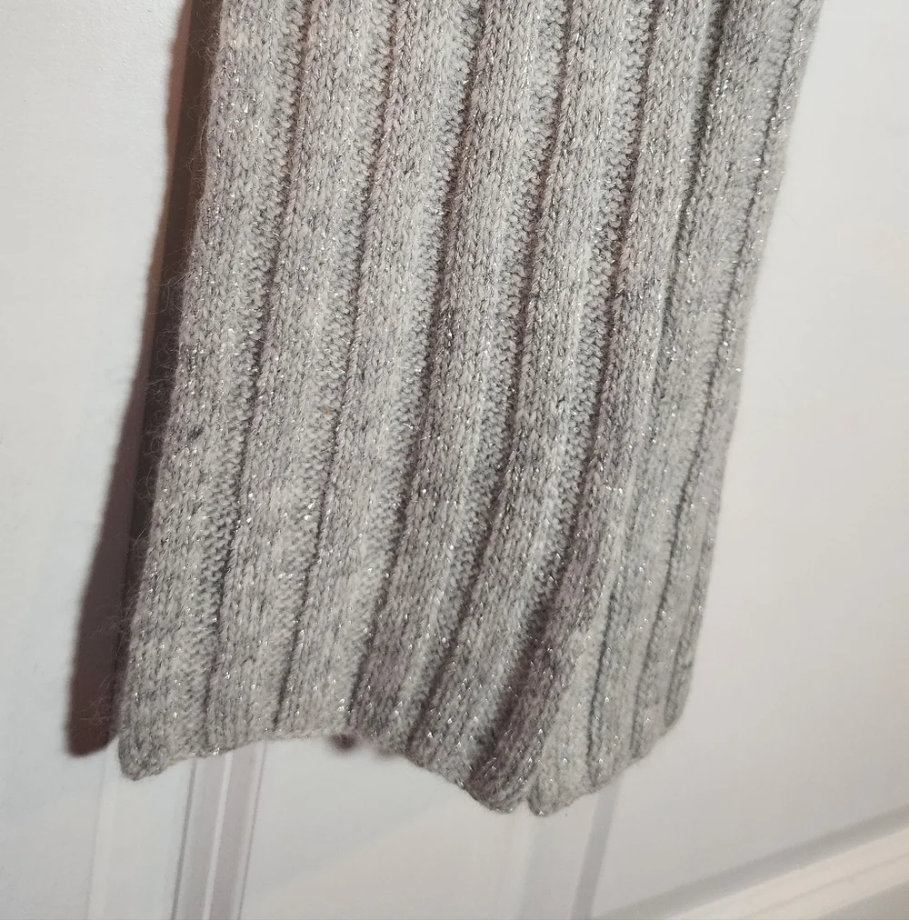 American Eagle Silver Sparkle Gray Ribbed Knit Scarf